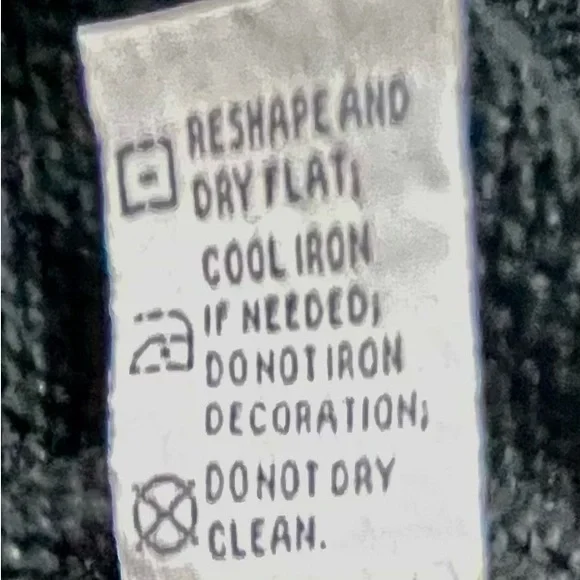 Festive Black Sweater with Teddy Bear Wreath Design Excellent Condition Size M - Picture 8 of 9